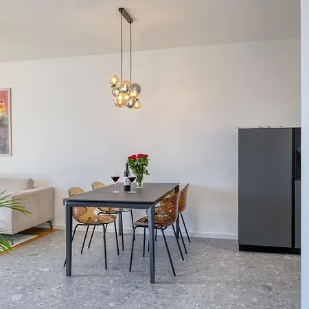 New Modern Mima Πούλα