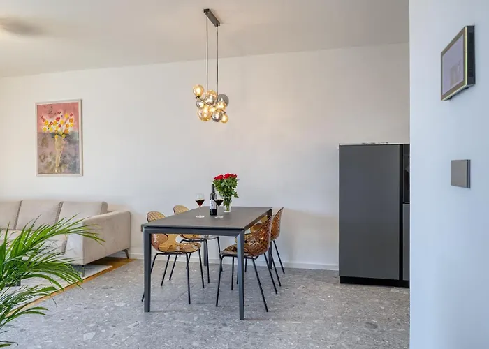 New Modern Mima Πούλα